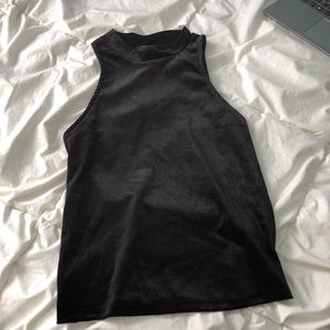 Black velvet crop tank!
